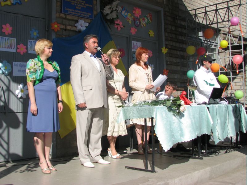 Микола Ярмощук привітав зі святом педагогічний колектив, учнів та їхніх батьків