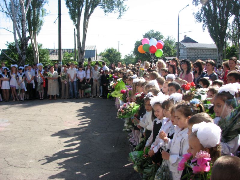 У запорізьких школах лунають останні дзвоники