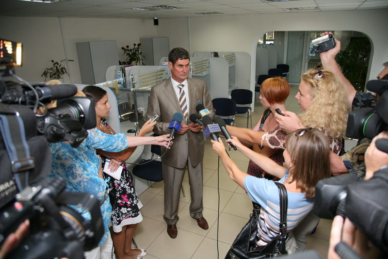 Голова обласної державної адміністрації Борис Петров відповідає на запитання журналістів