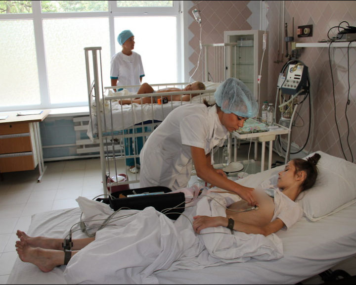 Пацієнтка реанімаційного відділення - дівчинка, яку в непритомному стані знайшли на вулиці Бердянська