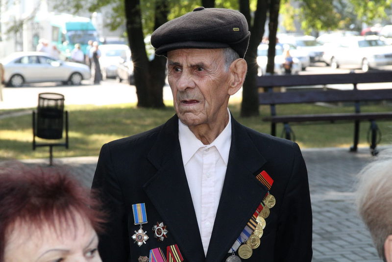 Ветеран, один з тих хто здобув перемогу у ІІ Світової війни