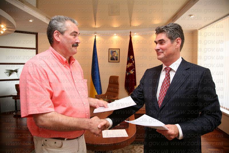 Олександр Наметченко та Борис Петров після підписання положення про громадську раду