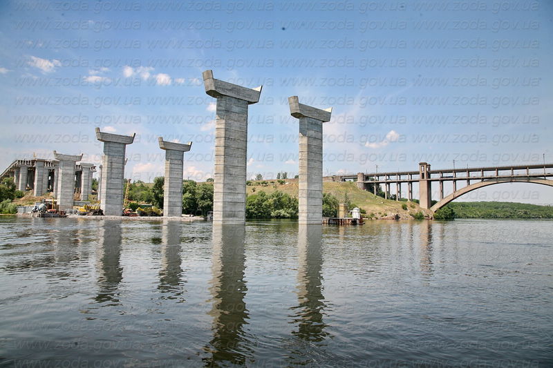 На будівництві автомагістралі через Дніпро
