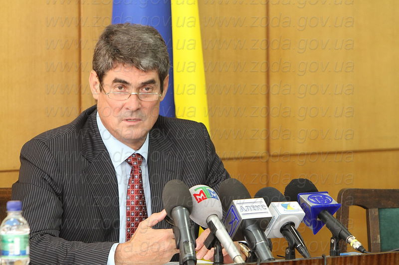 Очільник області Борис Петров під час засідання регіональної ради