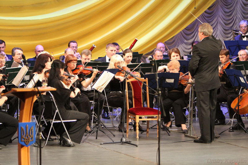 Відкрив урочистий захід виступ запорізького симфонічного оркестру
