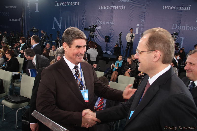  Борис Петров під час зустрічі із губернатором Новосибірської області на форумі у Донецьку

