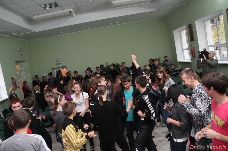 «Дякуємо за залу!» - так учні бердянської загальноосвітньої школи № 5 привітали голову облдержадміністрації Бориса Петрова