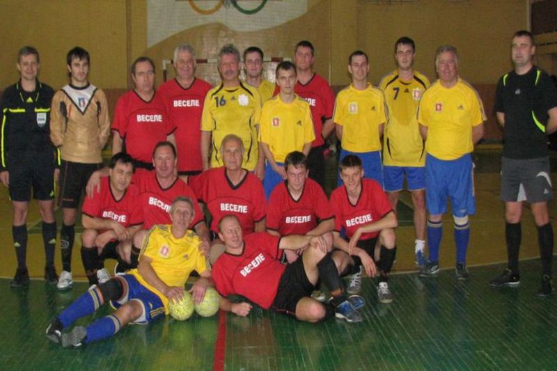 Збірна облдержадміністрації з міні-футболу зіграла внічию з командою Веселівського району