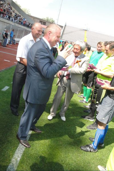 Сьогодні з нагоди 67-ї річниці Великої Перемоги на стадіоні «Славутич-Арена» відбулась фінальна гра на Кубок губернатора з футболу