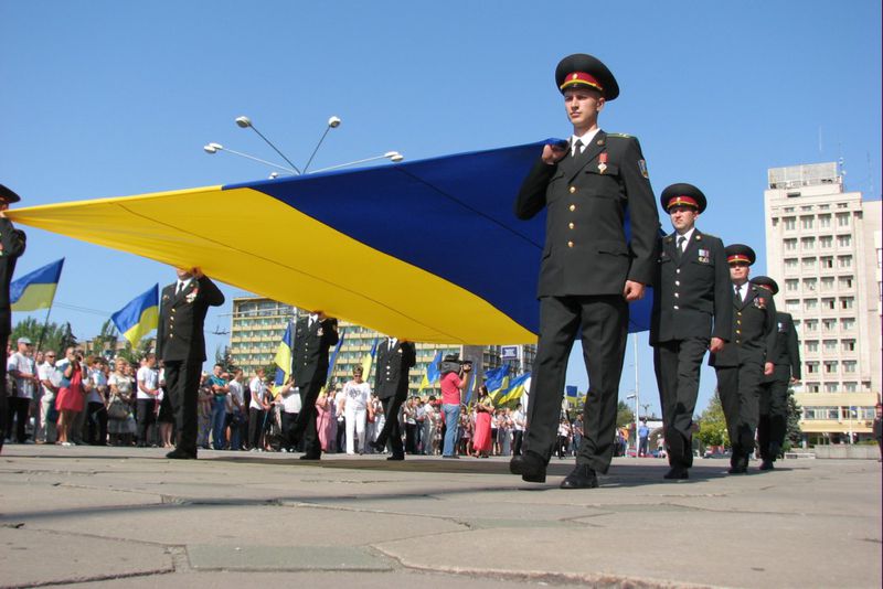 Запоріжці вшановують  Державний Прапор України