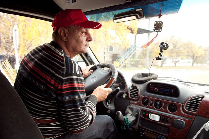 Водії маршрутних таксі продемонстрували свою майстерність на конкурсі
