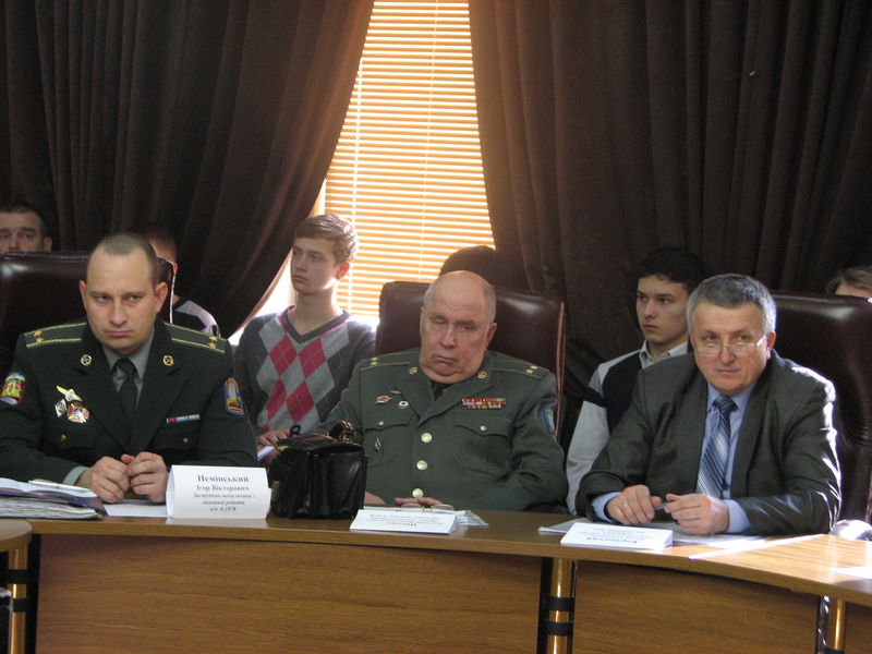 Представники влади та громадськості обговорили методи організації військово-патріотичного виховання молоді