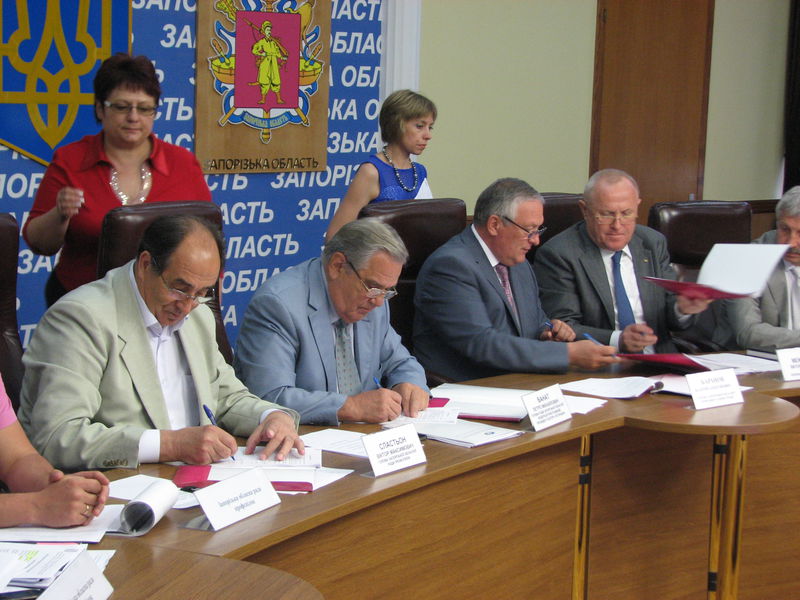 Влада, профспілки та роботодавці підписали оновлену угоду про взаємодію