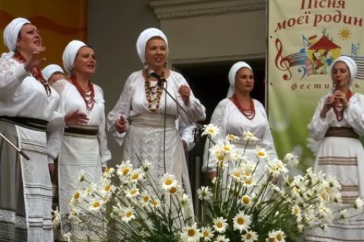 «Єднаймося люди, родини! Хай наша свята Україна  цвіте, мов калина»