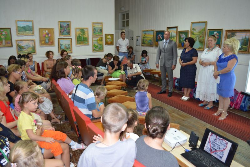 Цього року першим уроком у загальноосвітніх школах став урок мужності за темою «Україна – єдина країна»