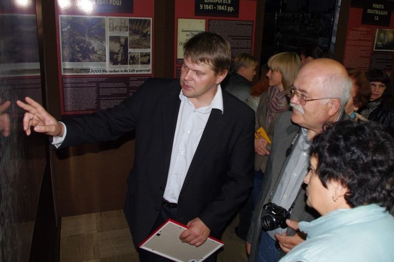 У Запорізькому обласному краєзнавчому музеї відбулась презентація виставки «Окуповане Запоріжжя. Страшна правда війни» (із серії «Розсекречена пам'ять»), присвячена річниці вигнання нацистів із Запоріжжя