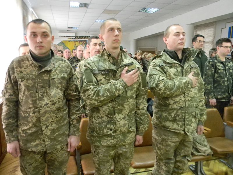 Військовослужбовці Сухопутних військ приймають вітання зі святом