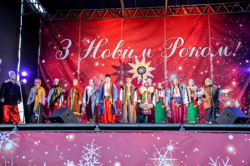 Новорічно-Різдвяний фестиваль: два Різдва, Новий рік, ярмарки і презентації біля живої ялинки