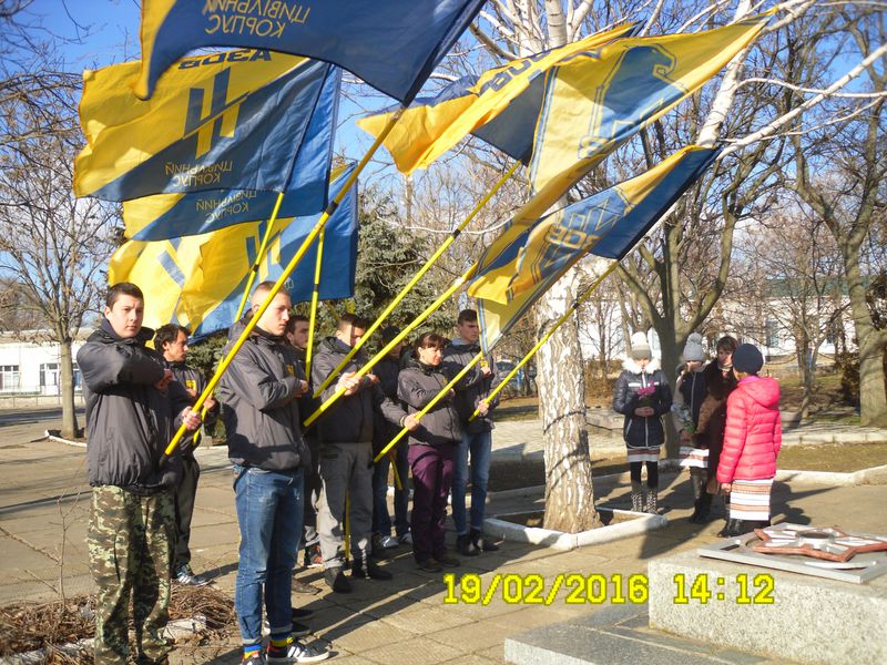 Осипенківці разом з бердянцями вшанували пам`ять Героїв Небесної Сотні, АТО і борців за незалежність України всіх часів  