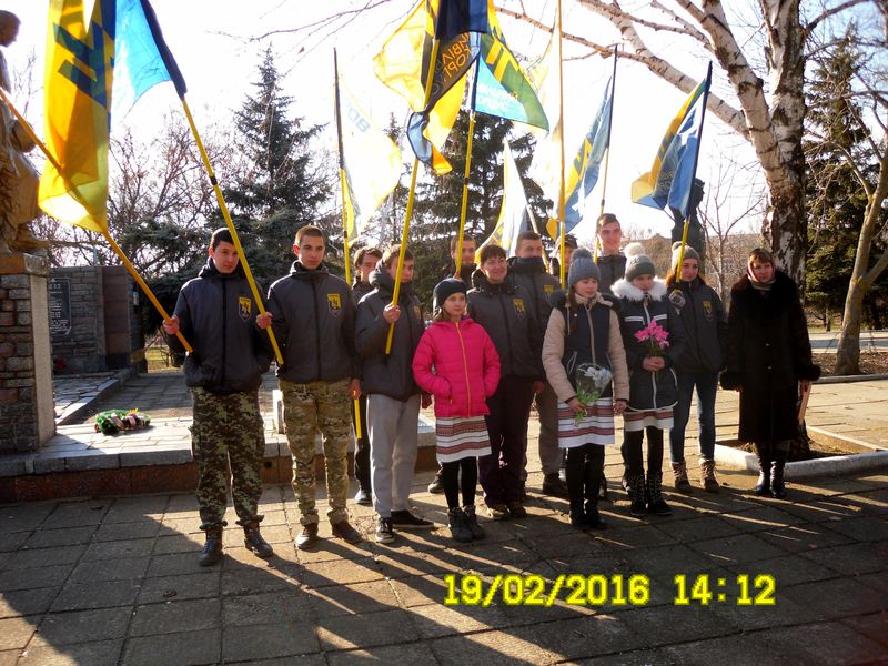 Осипенківці разом з бердянцями вшанували пам`ять Героїв Небесної Сотні, АТО і борців за незалежність України всіх часів  