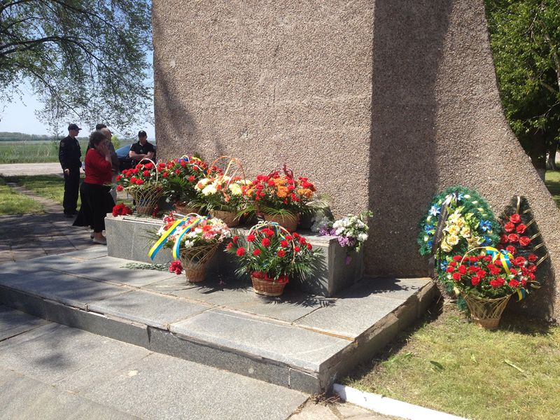 Пам'ять загиблих вшанували біля пам’ятника воїнам-автомобілістам 