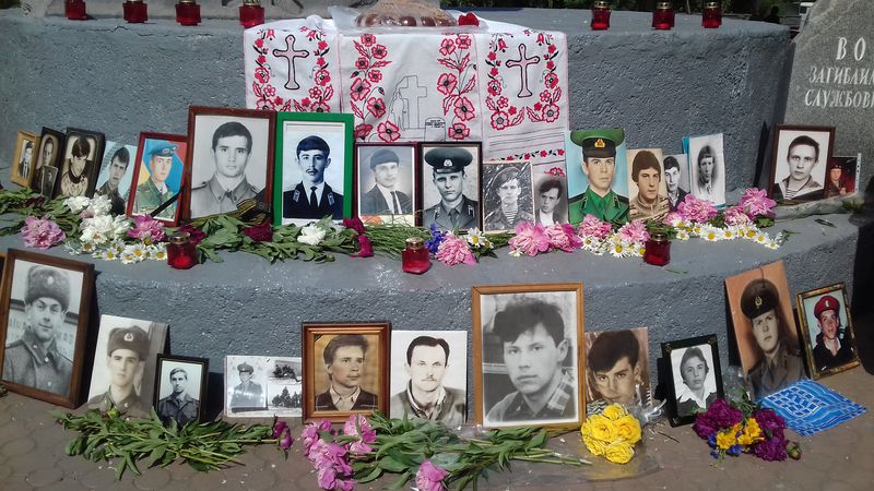Пам'ять військовослужбовців, які загинули в  мирний час, вшанували в Запоріжжі