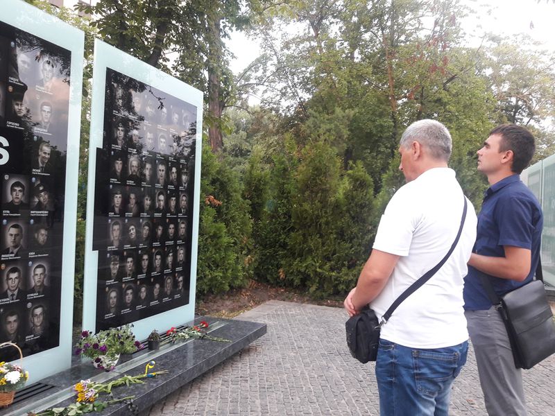 Запоріжці вшанували пам'ять загиблих героїв АТО в м. Дніпро