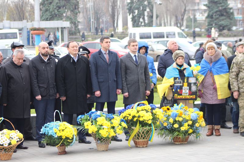 У День Гідності та Свободи запоріжці вшанували пам’ять загиблих героїв України