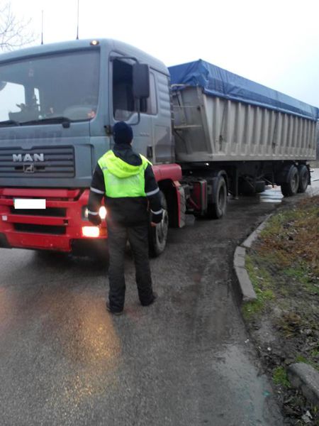 Рух великовантажного транспорту до зернового терміналу в с. Біленьке підпадає під особливий контроль