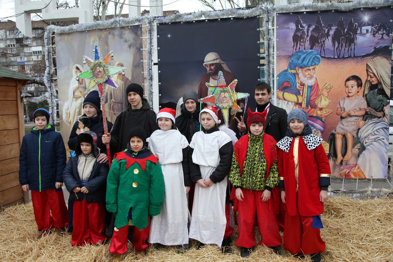 У Запоріжжі відсвяткували  Різдво по-козацьки фестивалем вертепів та колядників