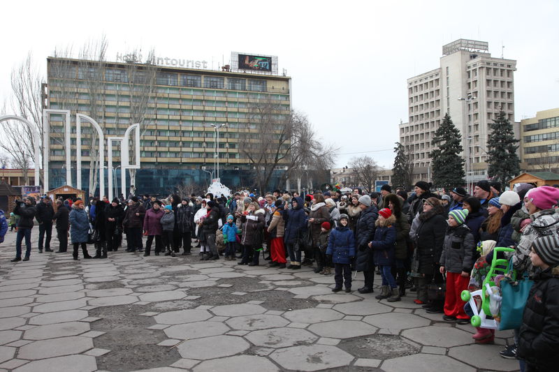 У Запоріжжі відсвяткували  Різдво по-козацьки фестивалем вертепів та колядників