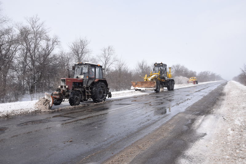 На автошляхах регіону усувають наслідки негоди