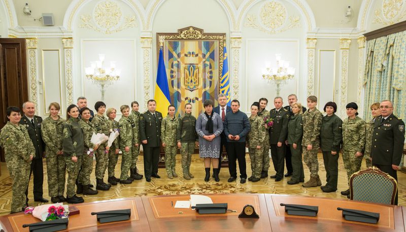 Завдяки таким жінкам ми точно отримаємо перемогу над ворогом – Президент подякував жінкам-військовослужбовцям за служіння українському народу