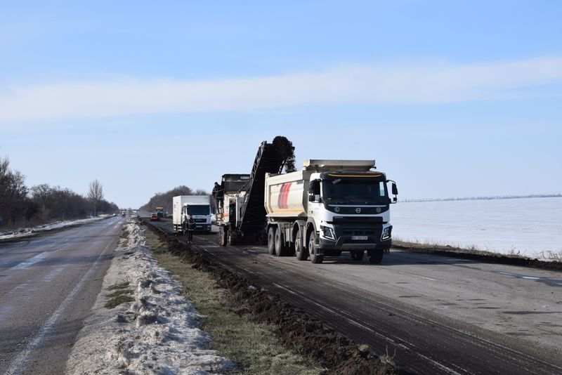 На запорізькій трасі відновлено ремонтні роботи