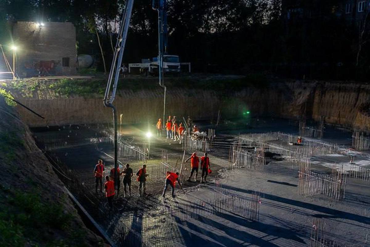 1300 кубічних метрів бетону: будівництво «підземної» школи в центрі Запоріжжя вийшло на новий етап
