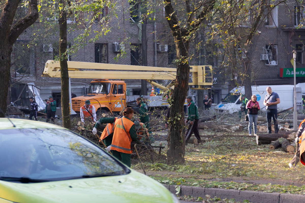 Ворог підступно атакував мирних жителів Запоріжжя: 21 людину поранено, пʼятеро – госпіталізовані